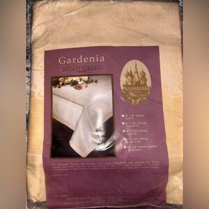 New gardenia Monticello linen tablecloth